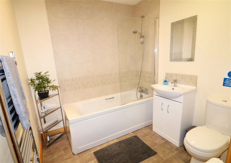 The bathroom at Sunnyside Lodge, Thorpe-On-The-Hill