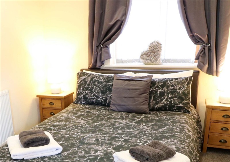 This is a bedroom (photo 2) at Sunnyside Lodge, Thorpe-On-The-Hill