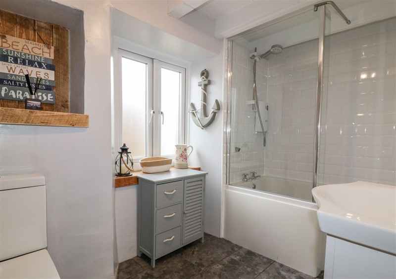 Bathroom at Sunset Cottage, Gorran Churchtown