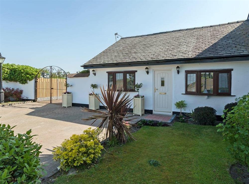 Beautifully presented semi-detached cottage at Sunset Cottage in Halsall, near Ormskirk, Lancashire