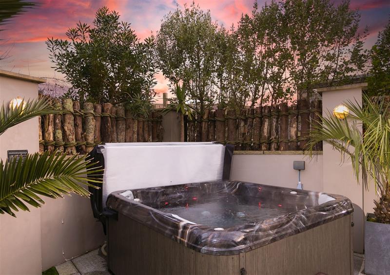 Enjoy the hot tub at Sunset House, St Just