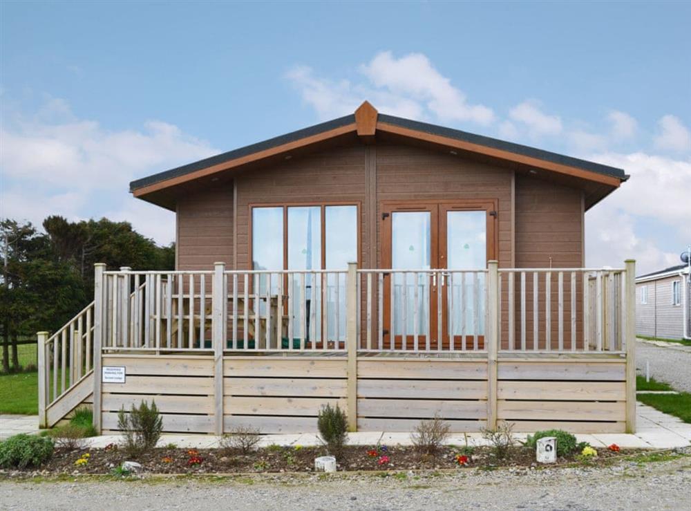 Lovely cabin-style holiday cottage at Sunset Lodge in St Ervan, near Padstow, Cornwall, England