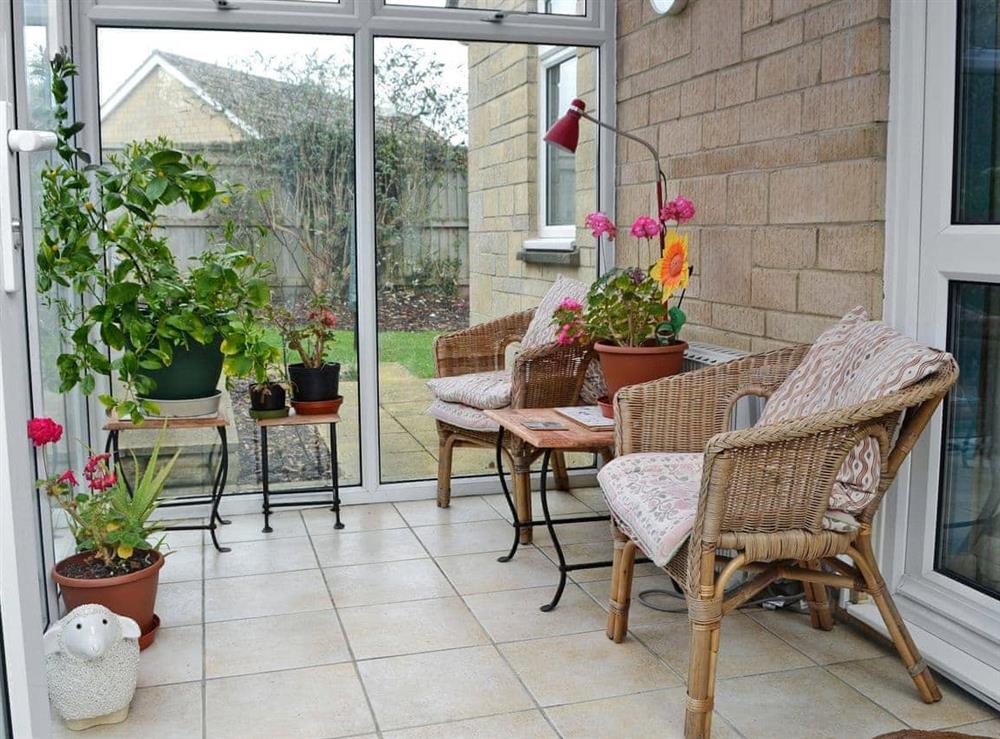 Light and airy conservatory at Sunshine Cottage in Fairford, near Cirencester, Gloucestershire