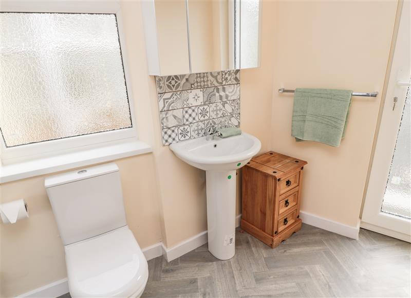 The bathroom at Sunshine Cottage, Widdrington
