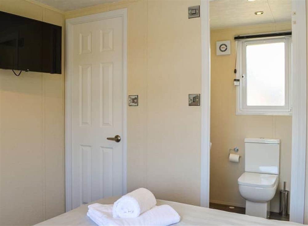 Double bedroom (photo 3) at Sunshine Retreat in Sewerby, North Humberside