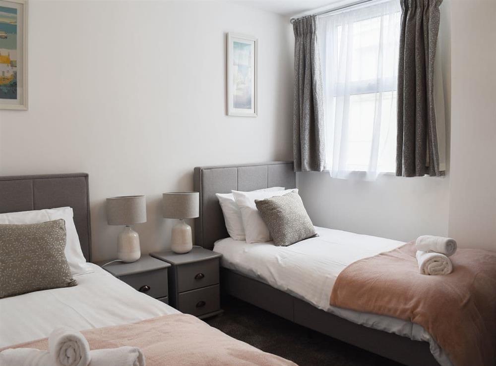 Twin bedroom at Surf View in Newquay, Cornwall