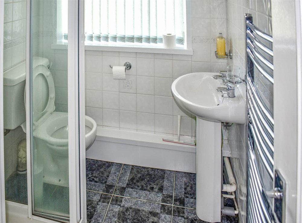 Bathroom at Surfers Halt in Woolacombe, Devon