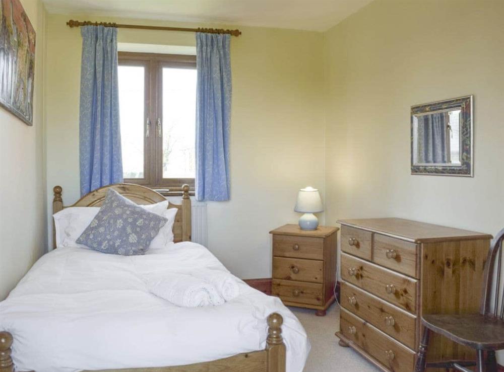 Light and airy single bedroom at Swallow Barn in Warkworth, Banbury, Oxon., Oxfordshire