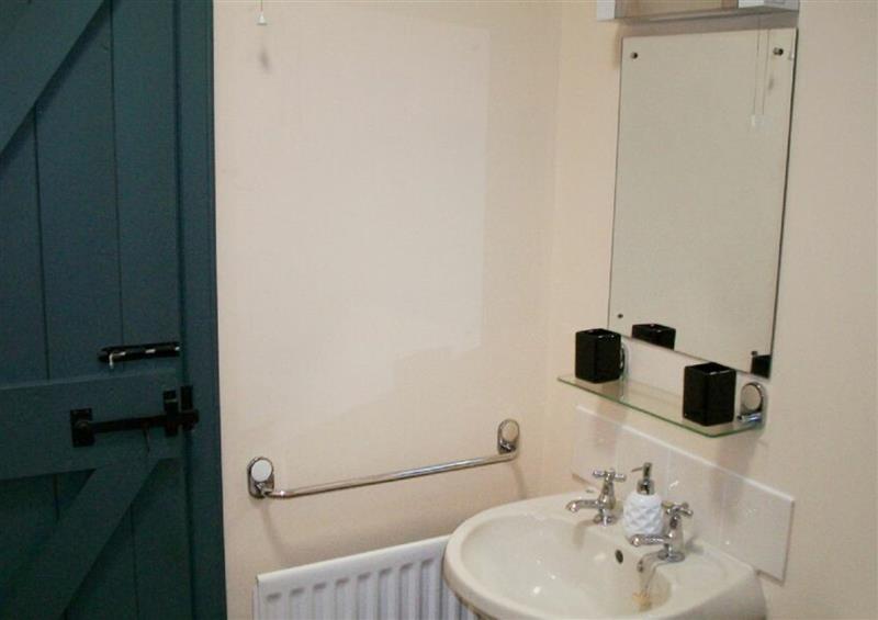 The bathroom at Swallow Cottage, Powburn