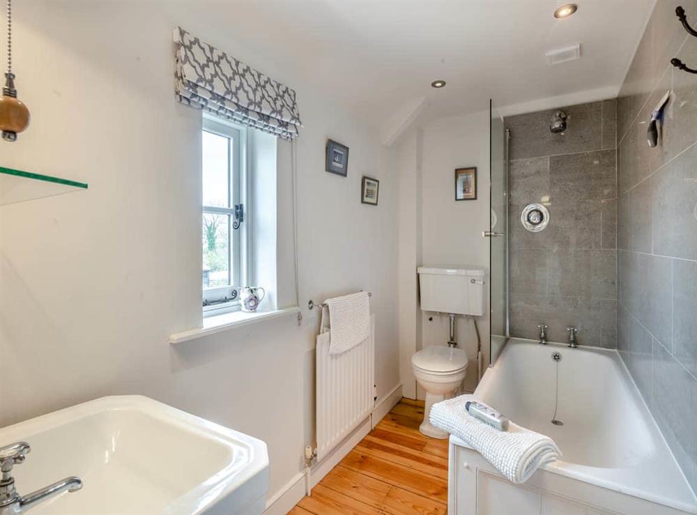 Bathroom at Swallow Cottages, No. 2 in Wickmere, Norfolk