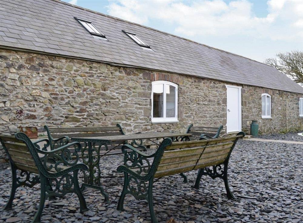 Sitting-out-area at Swallow Lodge in Mathry, near St Davids, Dyfed