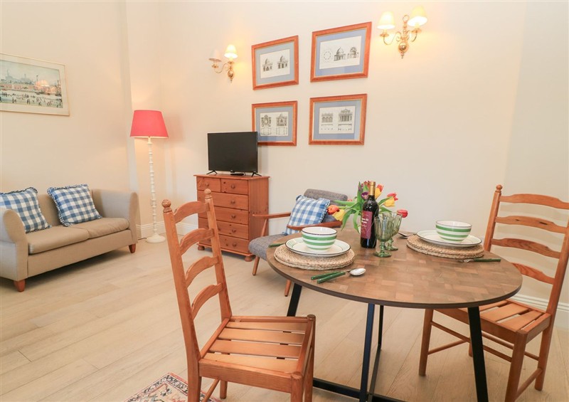 The dining room at Swallow Studio, Andoversford near Cheltenham