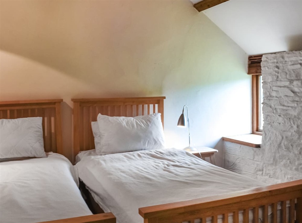 Twin bedroom at Swallows Barn in Liskeard, Cornwall