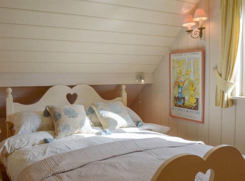 Comfortable double bedroom at Swallows Nest in Ilketshall St. Margaret, near Bungay, Suffolk