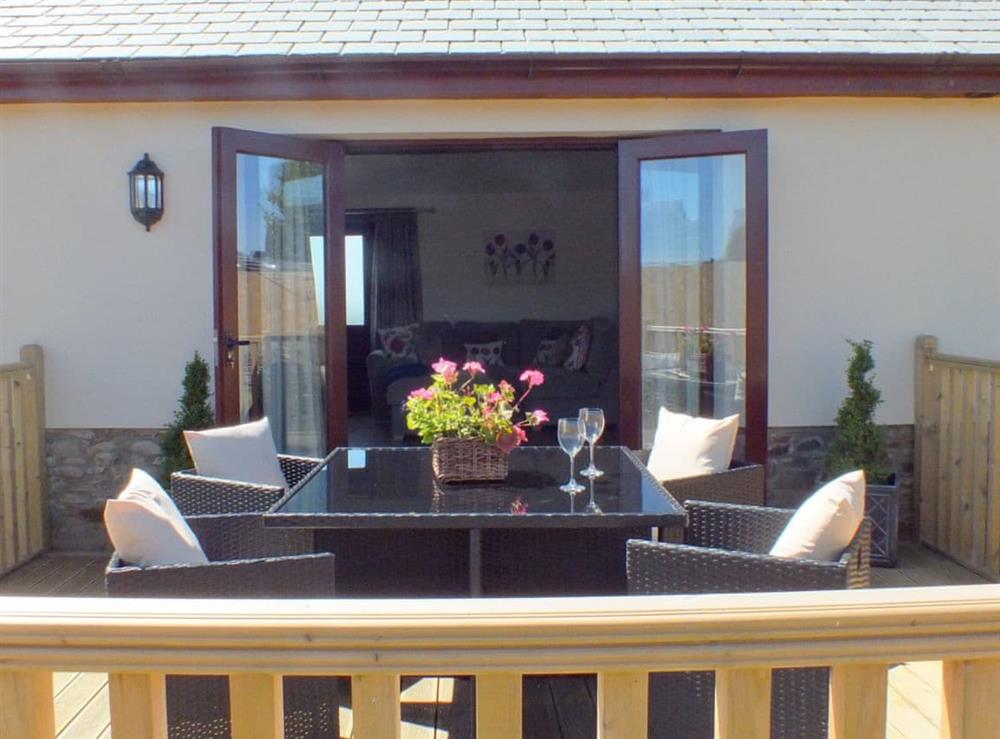 Sitting-out-area at Swallows Retreat in Hartland, Devon