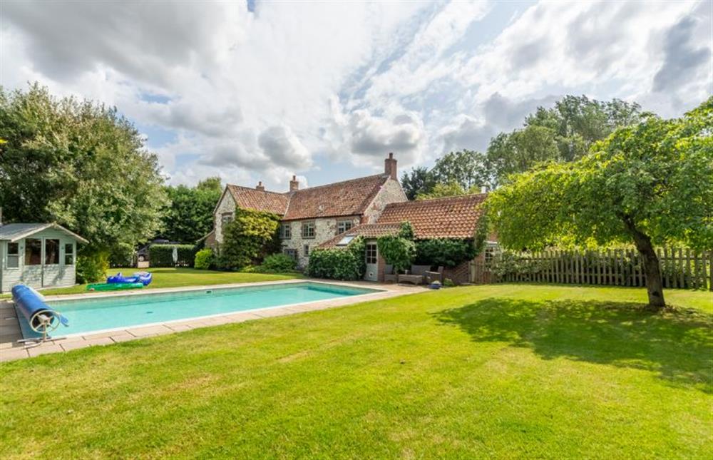 Swan Cottage: Large enclosed garden with a pool at Swan Cottage, South Creake near Fakenham