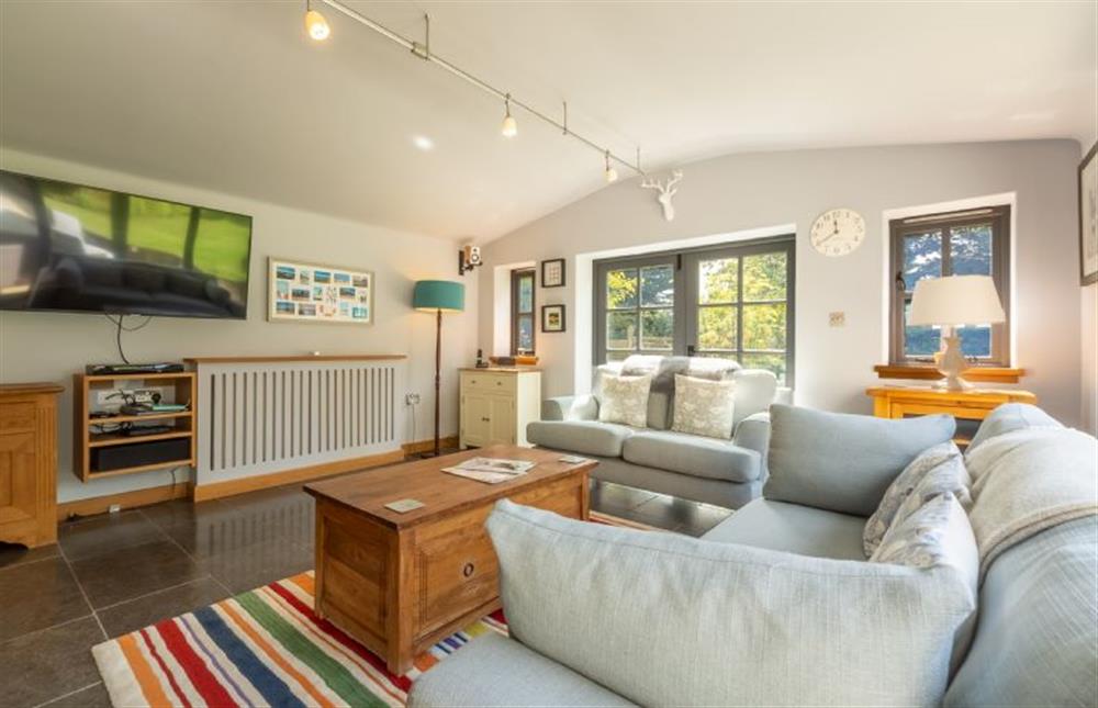 Swan Cottage: Light , open plan family room with plenty of seating at Swan Cottage, South Creake near Fakenham