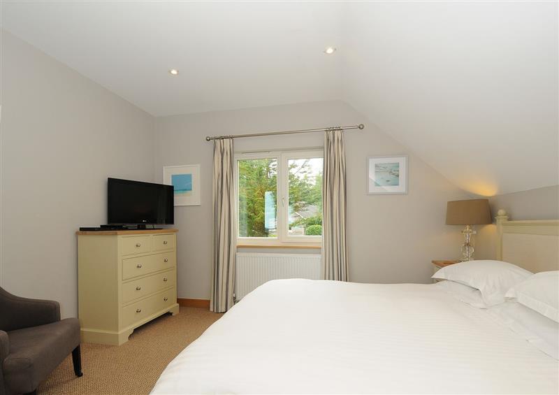 A bedroom in Swandown, 14 Goldenhaye (photo 2) at Swandown, 14 Goldenhaye, Cricket St. Thomas near Chard