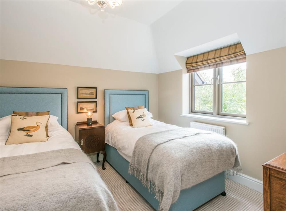 Good-sized twin bedroom at Cowslip Cottage, 