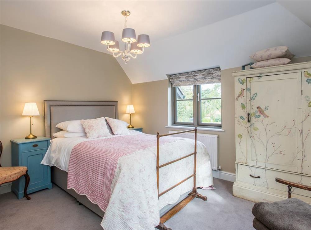 Relaxing king-size bedroom at Cowslip Cottage, 