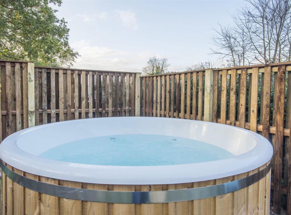Hot tub at Meadowsweet Cottage, 