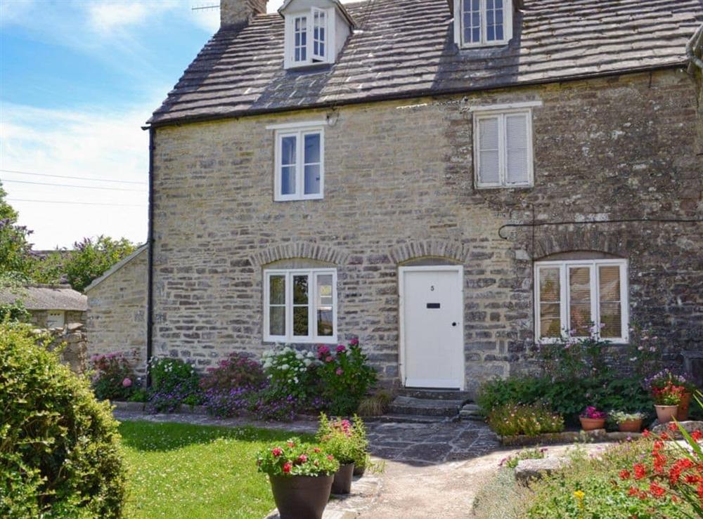 Charming semi-detached, Grade II listed holiday home at Sweet Pea Cottage in Kingston, near Corfe Castle, Dorset