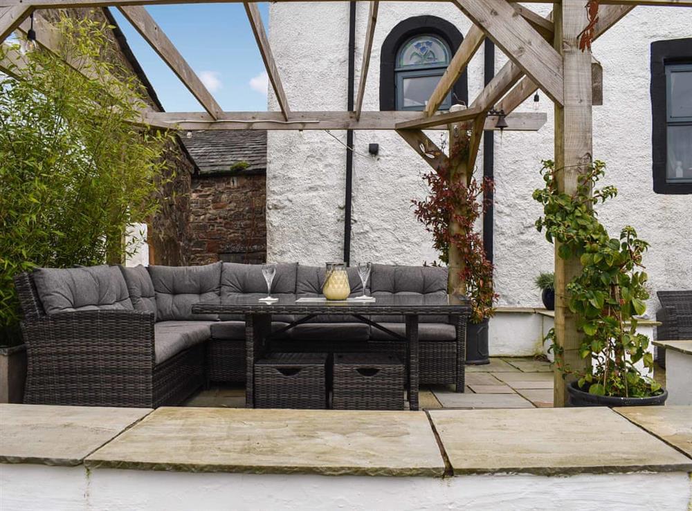 Sitting-out-area at Swinside Cottage in Cleator, Cumbria