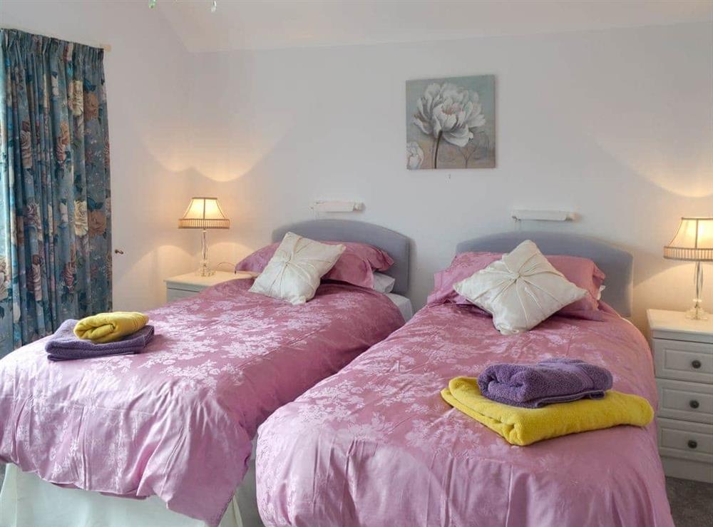 Twin bedroom (photo 2) at Swn-y-Wylan in Criccieth, near Porthmadog, Gwynedd