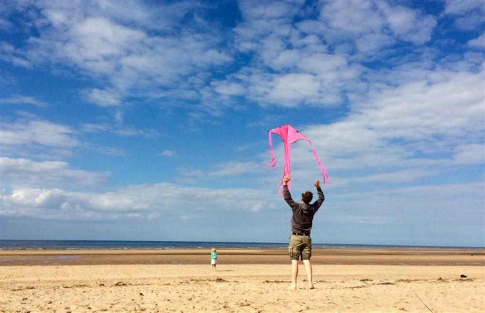 Holme-next-the-Sea has a fantastic sandy beach, perfect for sunbathing or flying a kite (photo 2) at Sybil Cottage, Holme-next-the-Sea near Hunstanton