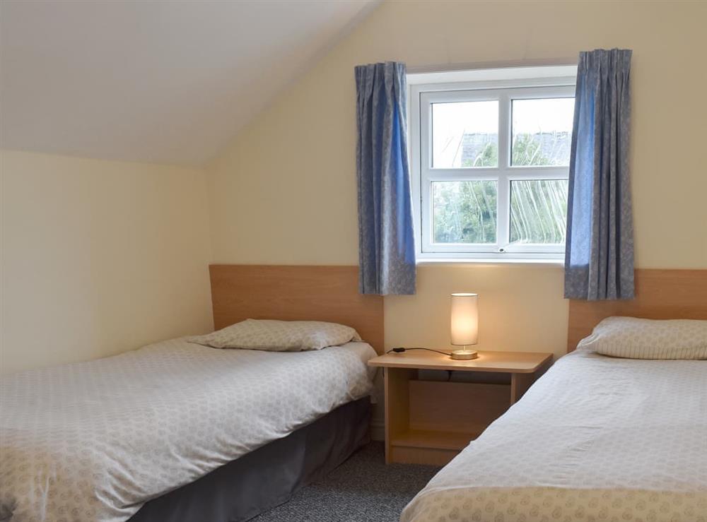 Twin bedroom at Sycamore Cottage in Benllech, Gwynedd