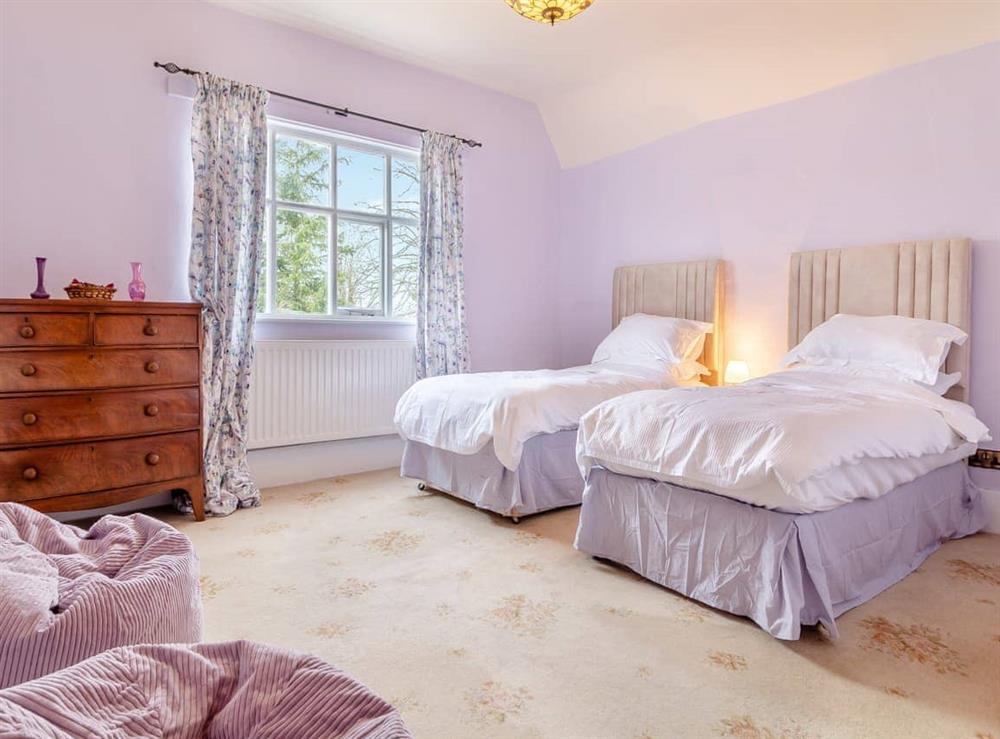 Twin bedroom at Sycamore Farmhouse in Ipswich, Suffolk