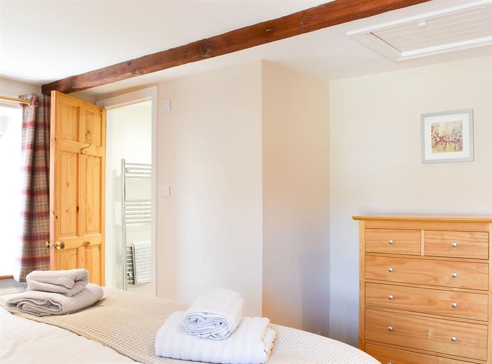 Master en-suite bedroom at Syke Cottage in Bainbridge, North Yorkshire