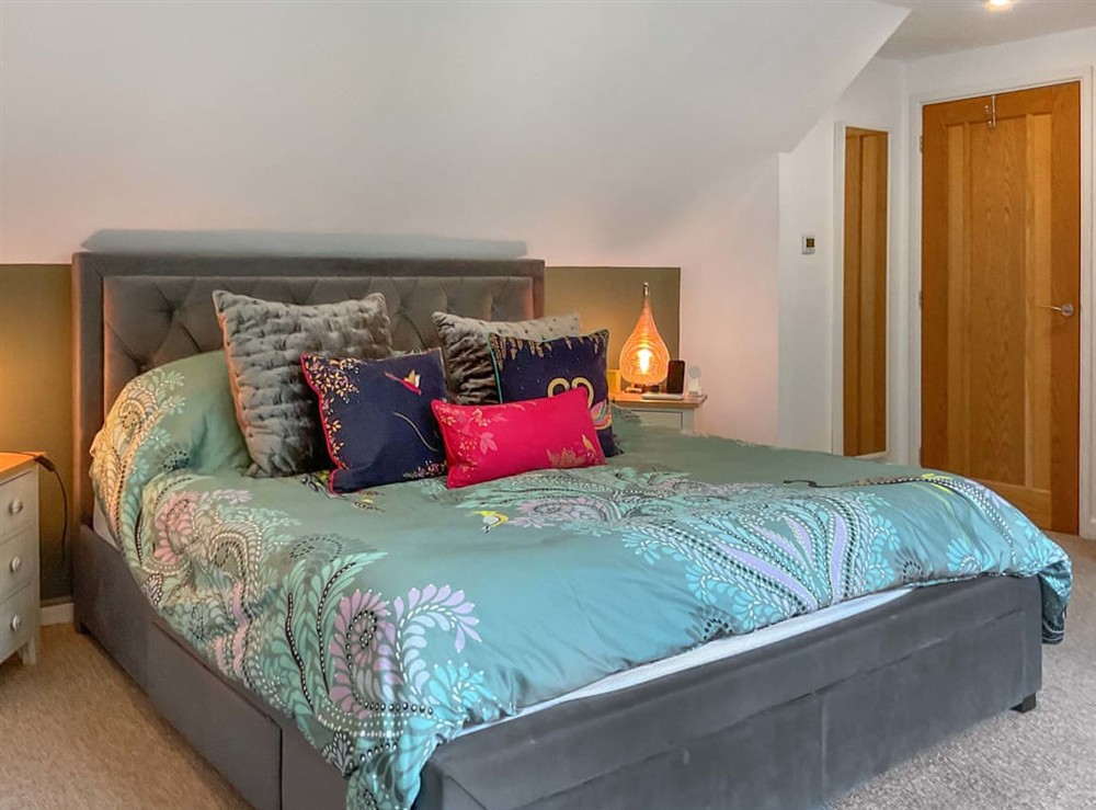 Double bedroom (photo 2) at Sylvanus in Clevedon, North Somerset, Weston super mare, Avon