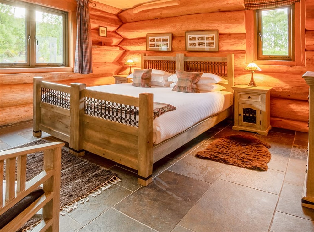 Double bedroom at Sylvia in Beauly, near Drumnadrochit, Inverness-Shire