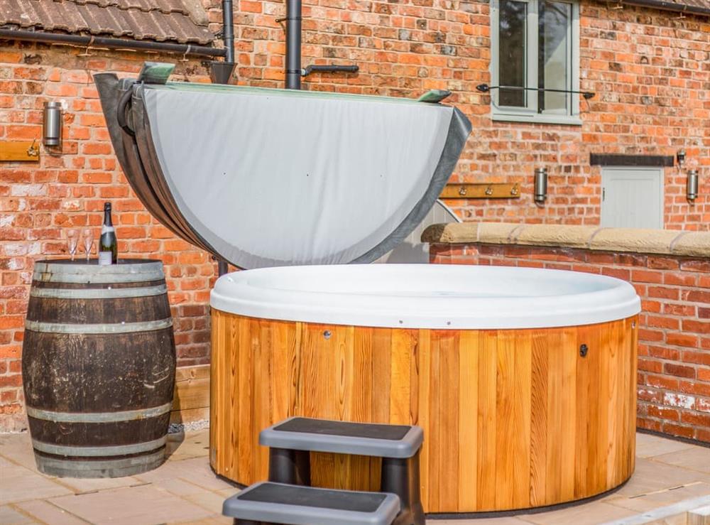 Hot tub at Tadpole Mews at Frog Hall in Tilston, Cheshire