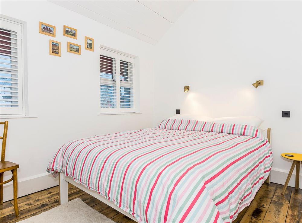 Light and airy double bedroom at Tŷ Macsen, 