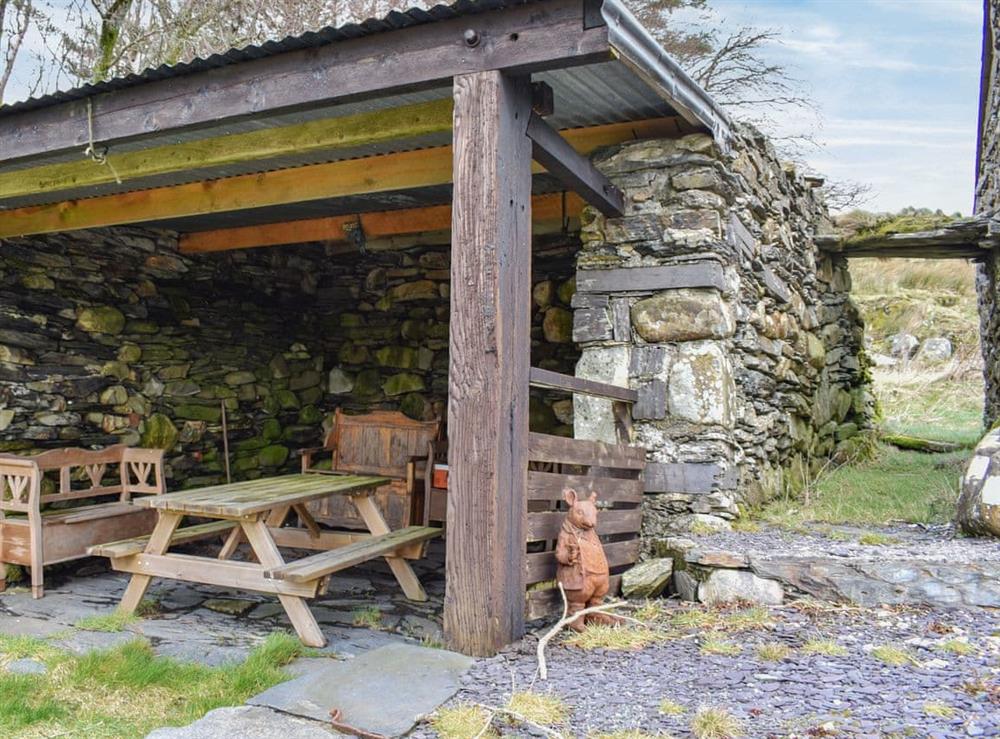 Sitting-out-area at Tal Y Waun in Capel Curig, Gwynedd