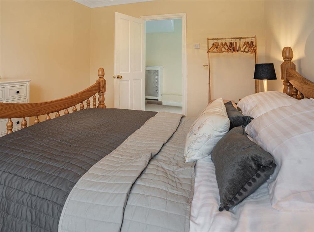 King size bedroom at Taliaris Isaf in Llandeilo, Dyfed