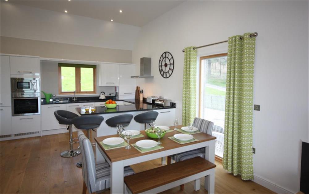 Dining table and well equipped Kitchen area at Talland  24 in Talland Bay