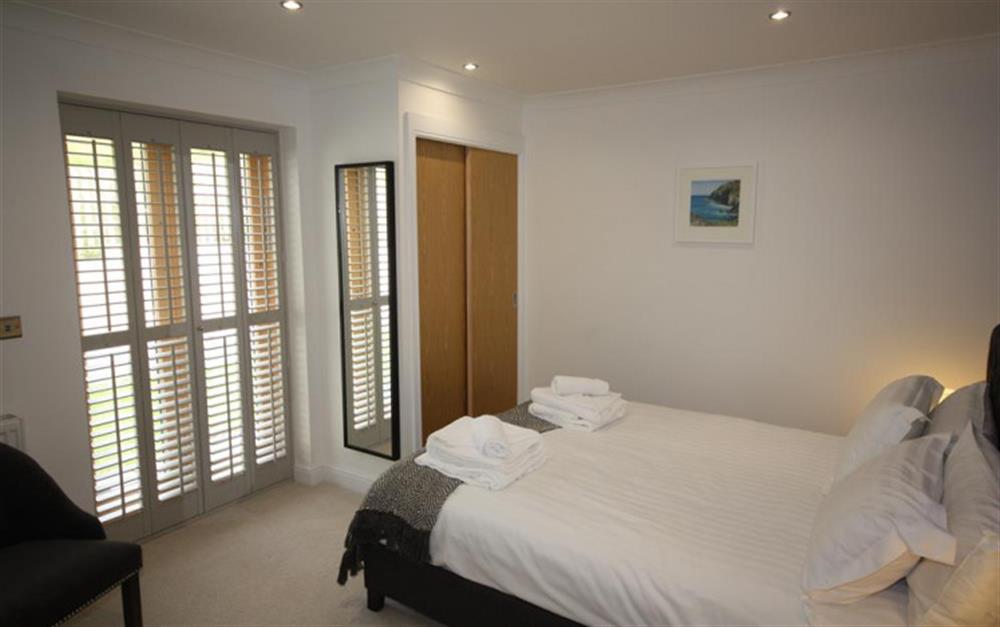 The double bedroom with en-suite shower room at Talland  24 in Talland Bay