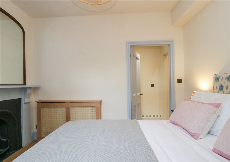 A bedroom in Tamar (Flat 1, Basement) 2 Sussex Place at Tamar (Flat 1, Basement) 2 Sussex Place, Plymouth