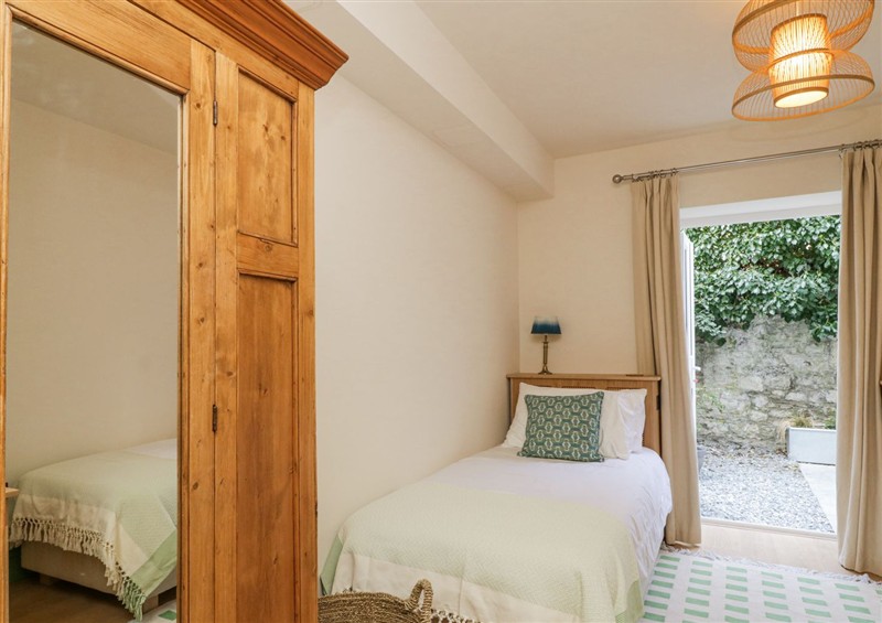 One of the 2 bedrooms (photo 2) at Tamar (Flat 1, Basement) 2 Sussex Place, Plymouth