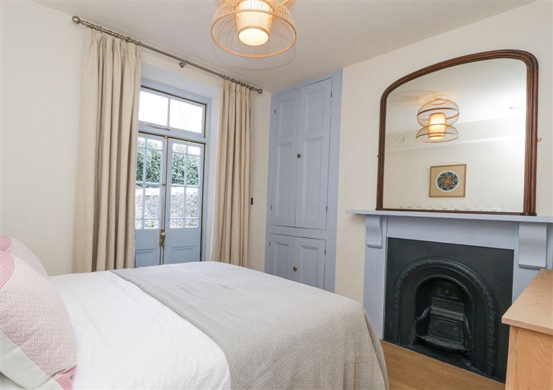 One of the 2 bedrooms at Tamar (Flat 1, Basement) 2 Sussex Place, Plymouth
