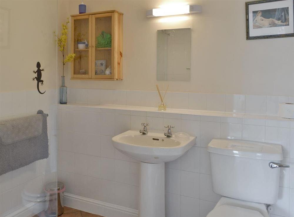 Family bathroom at Tamar View in Cargreen Village, near Plymouth, Devon