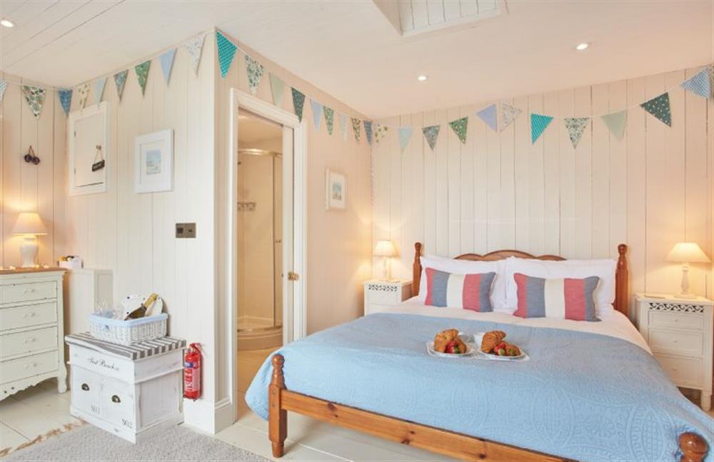 Tamarisk House, Cornwall: Annex, bedroom two with a 5ft king-size bed and en-suite shower room at Tamarisk House, Newquay