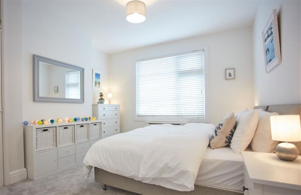 Tamarisk House, Cornwall: Bedroom four with twin 3ft single beds which can be configured as a 6’ super-king size on request