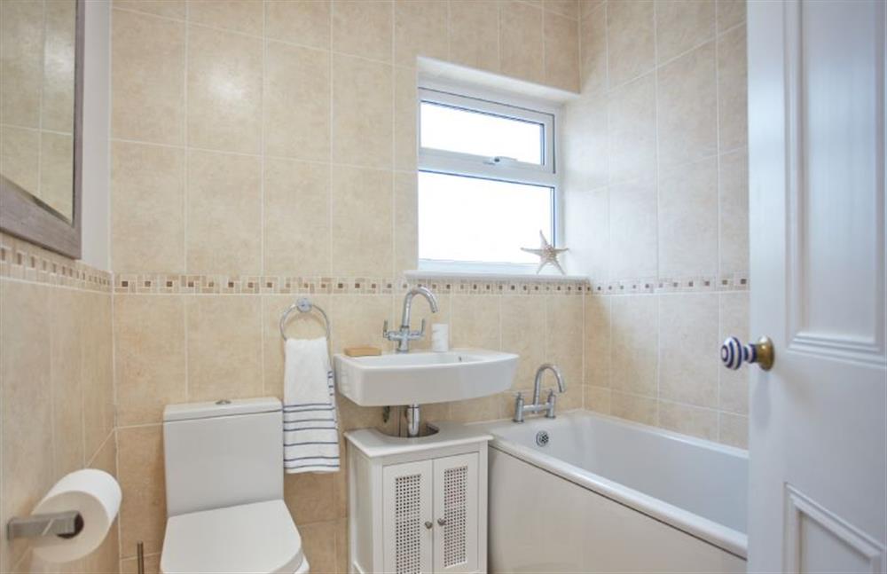 Tamarisk House, Cornwall: Family bathroom with shower over bath, wash basin and WC at Tamarisk House, Newquay