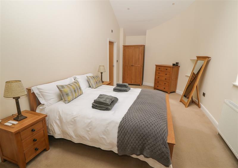 This is a bedroom (photo 2) at Tan Twr, Llanfairpwll
