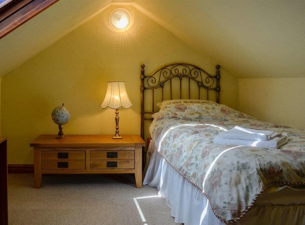 Well appointed single bedded room