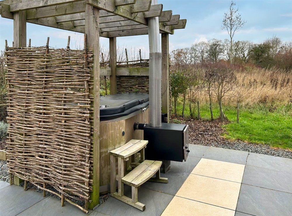 Hot tub at Tansers Barn in Welford, Northamptonshire